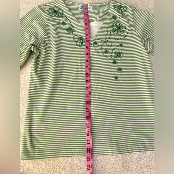 Shenanigans 6 Green & White top w/Embroidery & Sequins below a white V-neck - Picture 9 of 12
